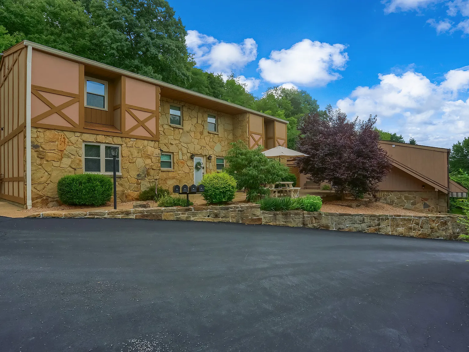 2 bed, 1.5 bath, 1020 sqft, $1,175 — Photo 1
