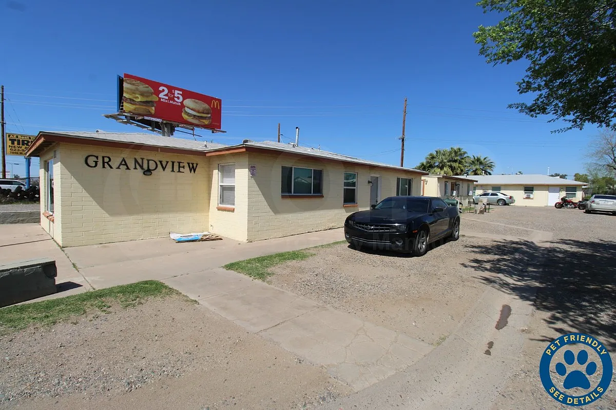 1 bed, 1.0 bath, 650 sqft, $799 — Photo 1