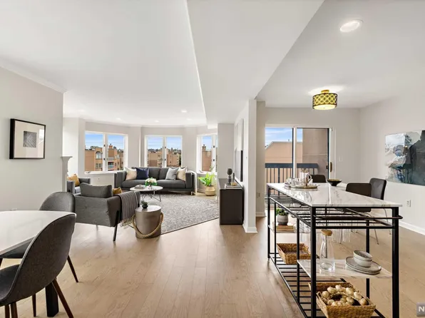 601 Williams Ct, Edgewater, NJ 07020