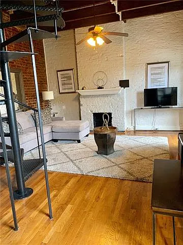 523 Dumaine St #2C — Photo 8