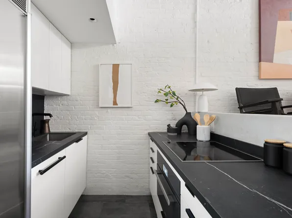 165 Perry Street 1D image 3 of 12