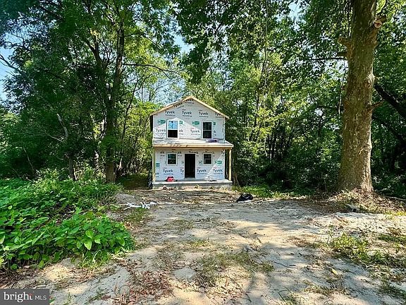 3rd image of 1115 W 6th St