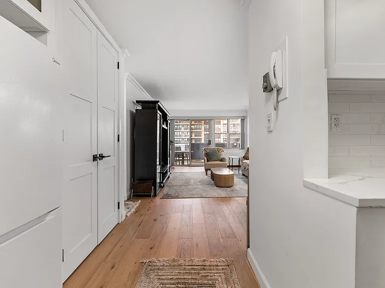 17-85 215th St #14L — Photo 2