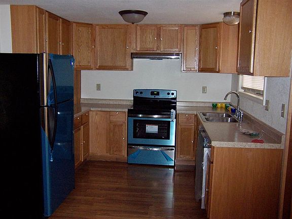 3rd image of 1904 Manor Dr