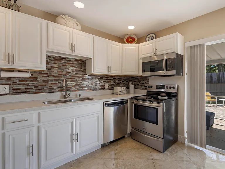 832 Green St #1 — Photo 8