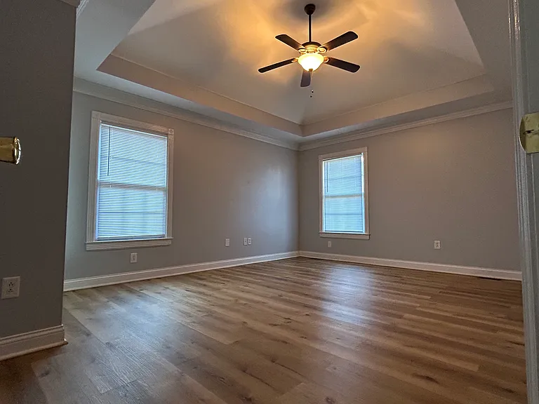 343 Reynolds Dr — Photo 4