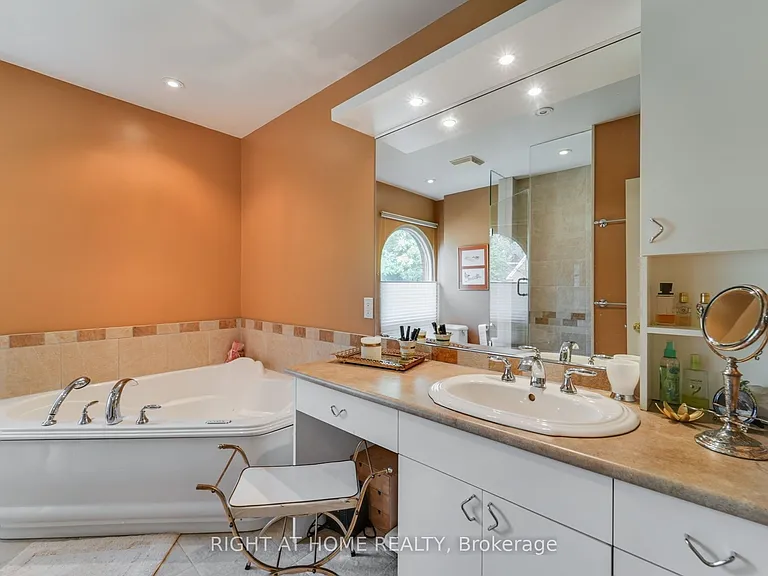 25 Clarendon Ave — Photo 24