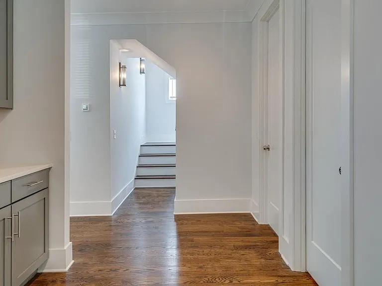 1011B S Douglas Ave — Photo 9