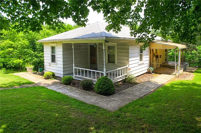 2550 Nicholson Rd photo 1