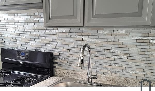 1st image of 251 E Queen Ln