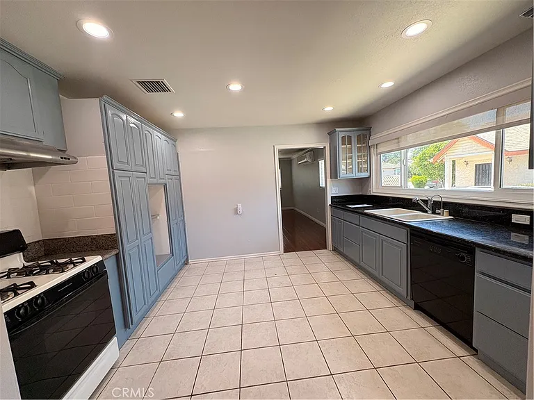 1222 S Gladys Ave #A — Photo 3