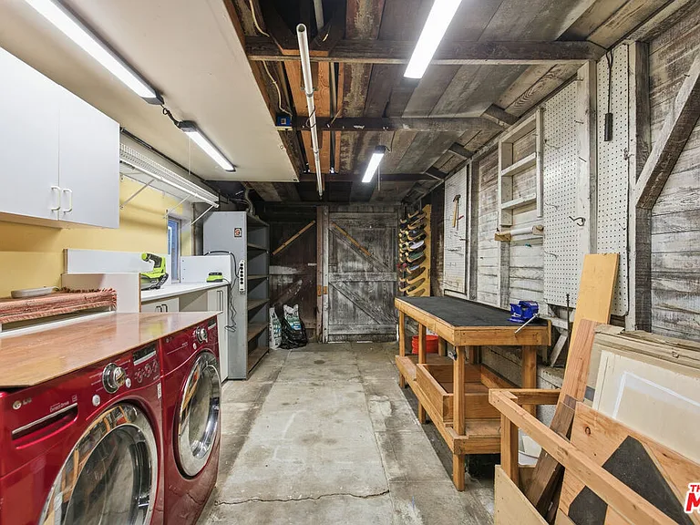 316 E Ellis Ave — Photo 27