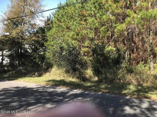 8716 E Barnacle Blvd, Ocean Springs, MS 39564