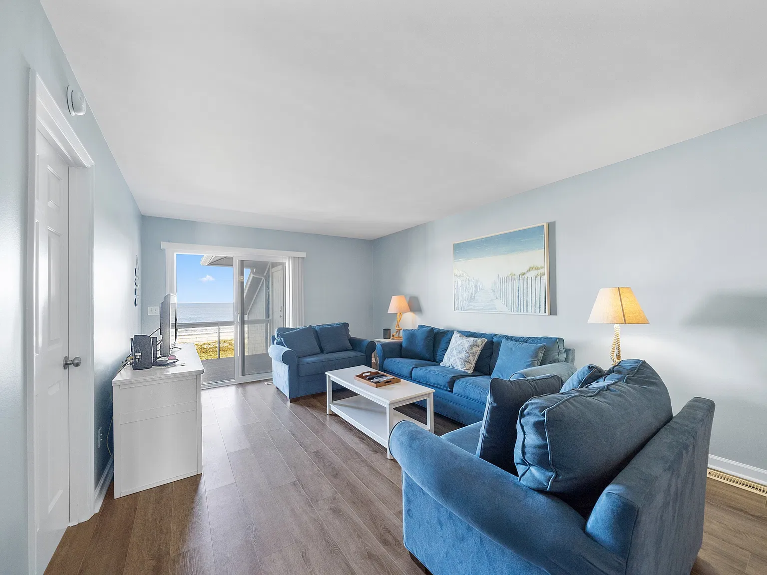 3 bed, 1083 sqft, $2,500 — Photo 3