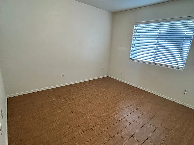 1370 Tanqueray Dr — Photo 13
