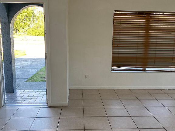 2nd image of 1114 SE 24th Ave #1114