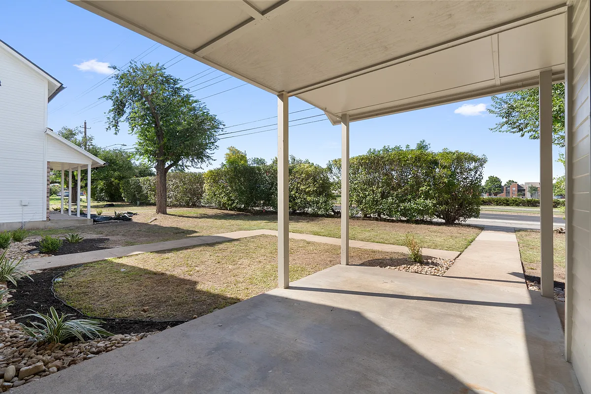 Building Photo - 2909 W Slaughter Ln #B