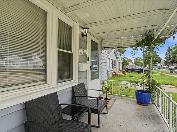 3rd image of 11211 Maxwell Ave