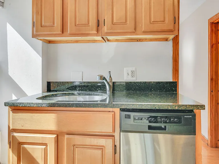 11 Carpenter St #3 — Photo 14
