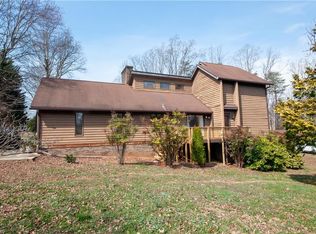 512 Forest Ln, Yadkinville, NC 27055