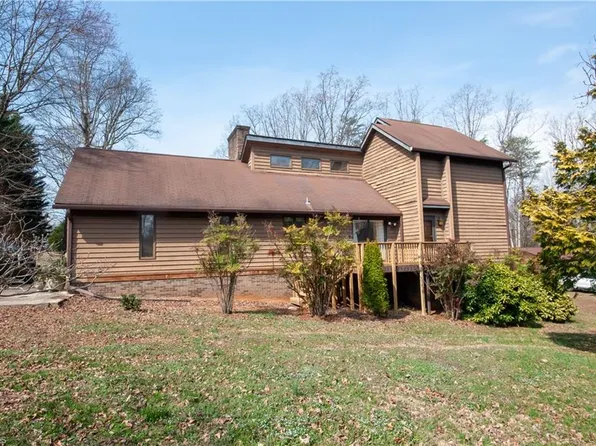 512 Forest Ln, Yadkinville, NC 27055