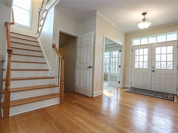 4th image of 22 Pepperwood Ct