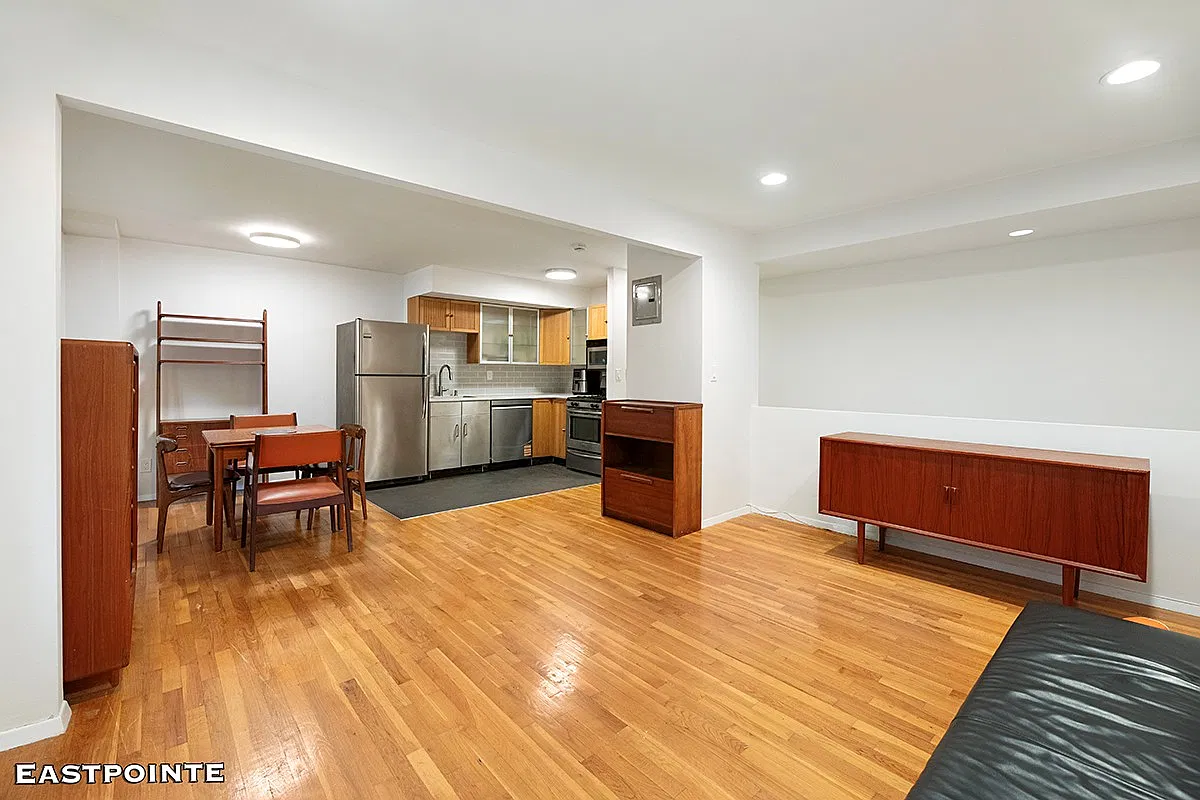 445 West 19th Street — Photo 2