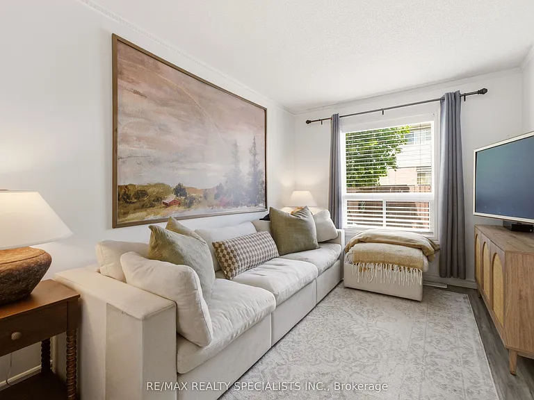 39 Pinewoods Dr #10 — Photo 5