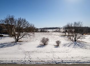 8915 Overlook Dr, Roscoe, IL 61073