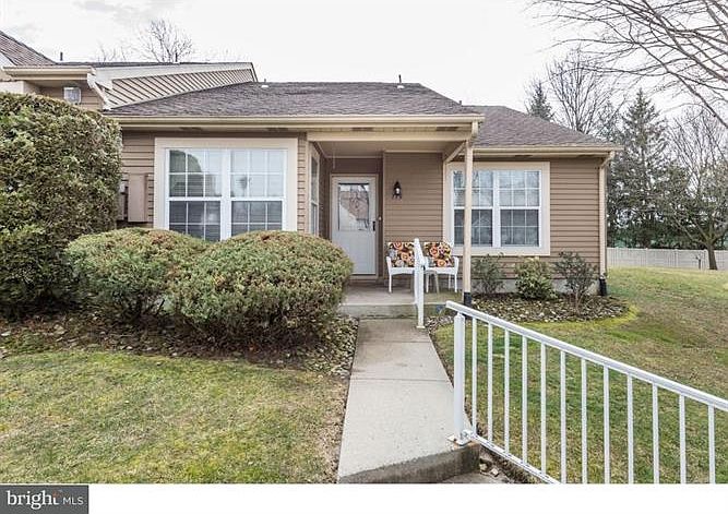1st image of 779 Thornwood Dr #779
