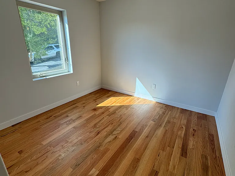 31 Starbuck St #2 — Photo 17