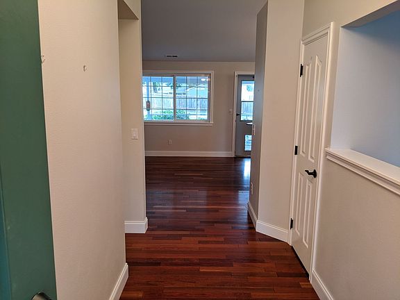 3rd image of 4703 Cypress Dr