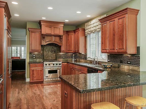 3rd image of 614 W Jefferson Ave