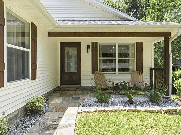 3rd image of 10065 Foxrun Rd