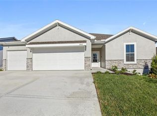 2012 Creek View Ln, Raymore, MO 64083