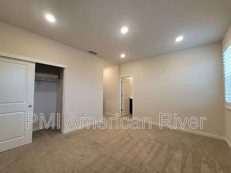 5033 Rialto Dr — Photo 5