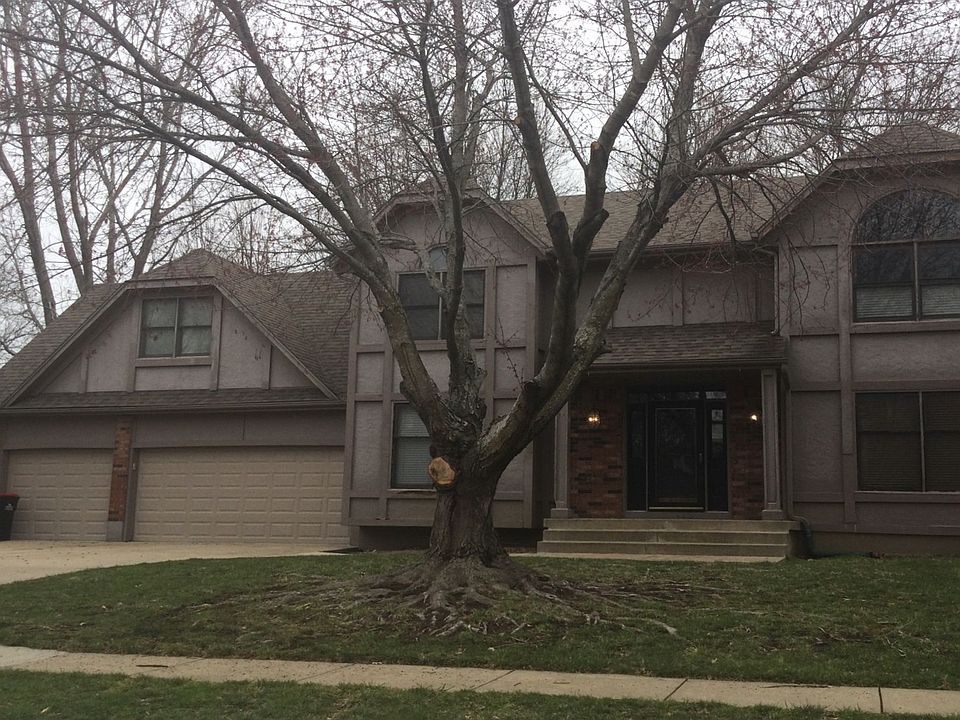 1st image of 2112 NE Waterfield Pl