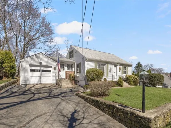 99 Woodland St, Lincoln, RI 02865