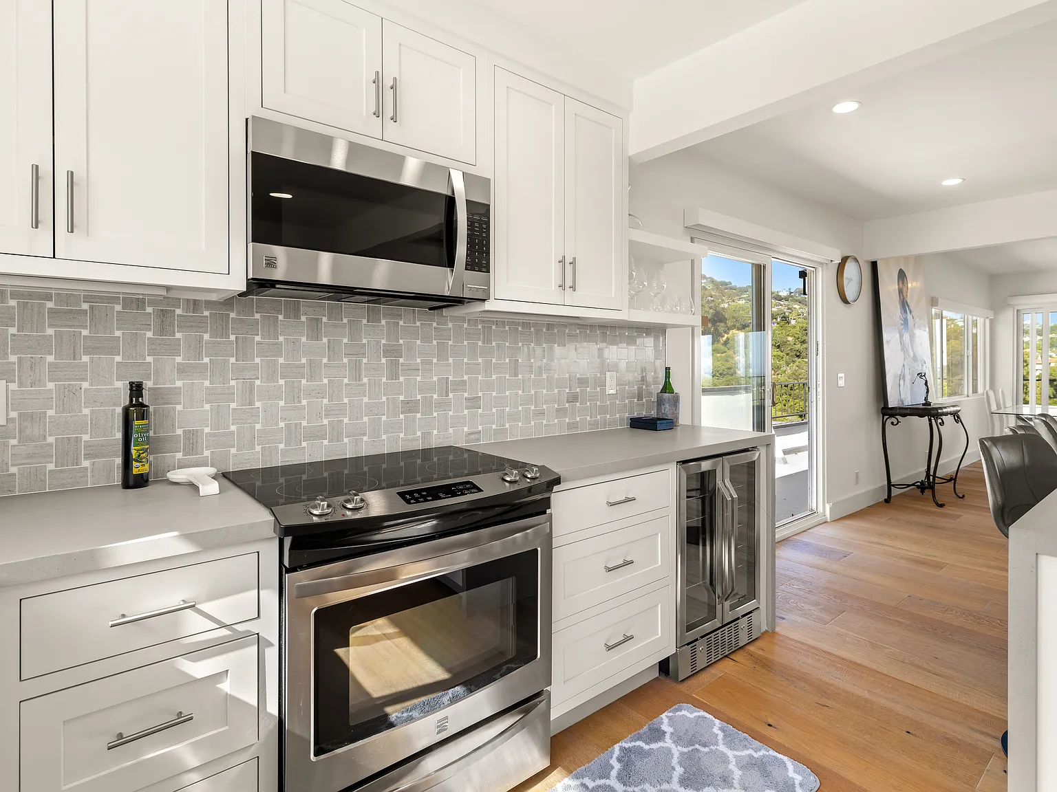 2 bed, 2.5 bath, $9,000 — Photo 4