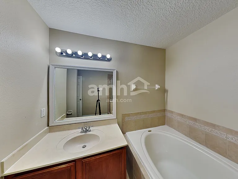 924 Burland Cir — Photo 11