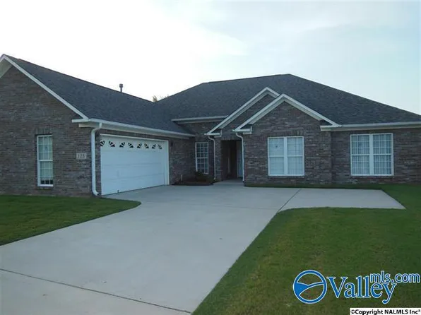 128 Danika Dr NW, Huntsville, AL 35806