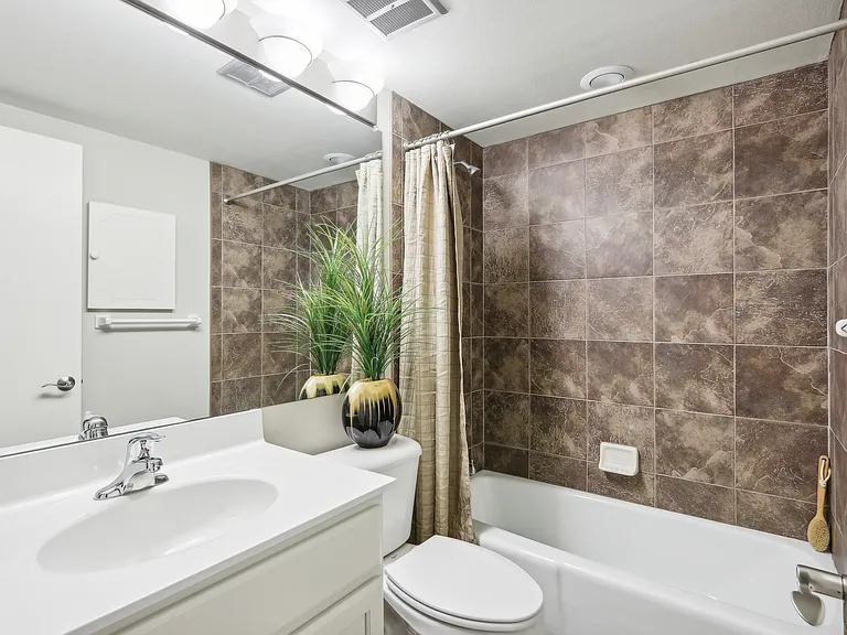 Serafino Square Luxury Apartments — Photo 15
