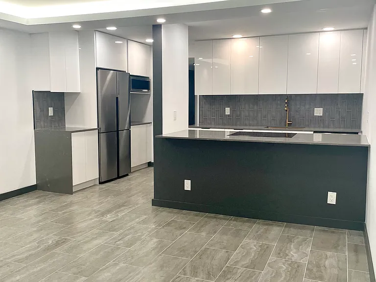 1901 N Andrews Ave #203 — Photo 3