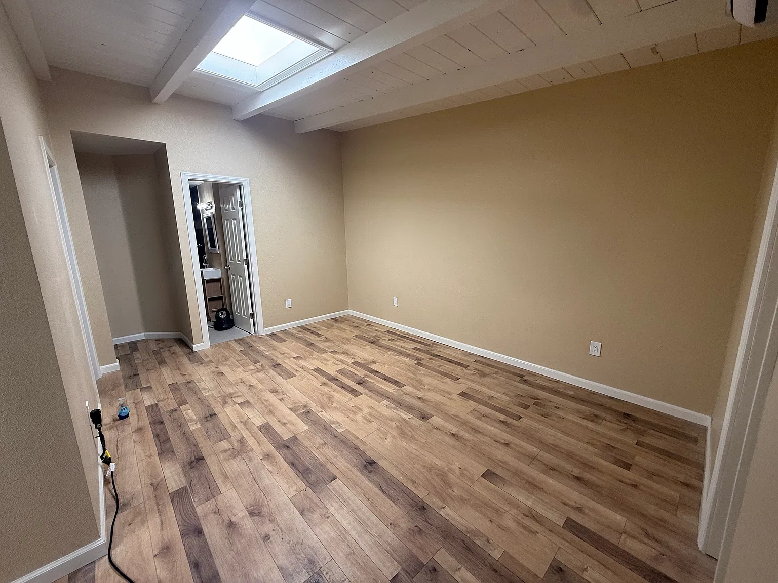 3 bed, 800 sqft, $3,495 — Photo 1