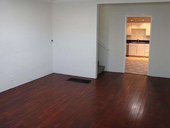 3rd image of 643 Meadowsweet Dr