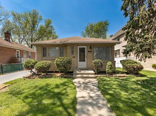 876 S Fairfield Ave, Elmhurst, IL