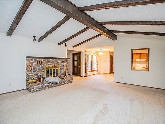4th image of 12 Basildon Dr