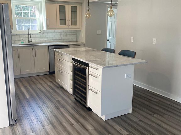 3rd image of 8232 Meadowdale Ln