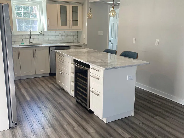 8232 Meadowdale Ln — Photo 3