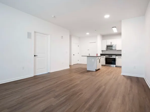 55 Riverwalk Place image 10 of 38